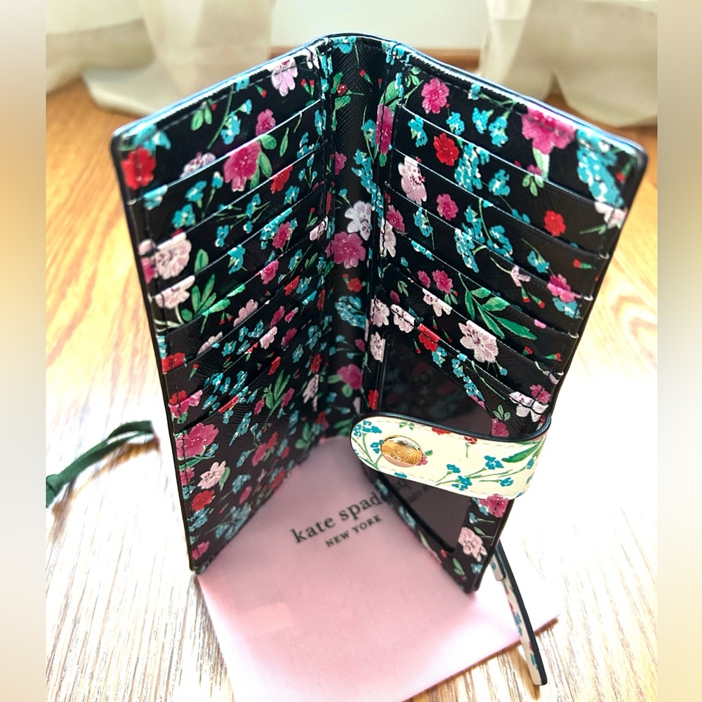 Kate Spade Floral Multi-pocket Wallet